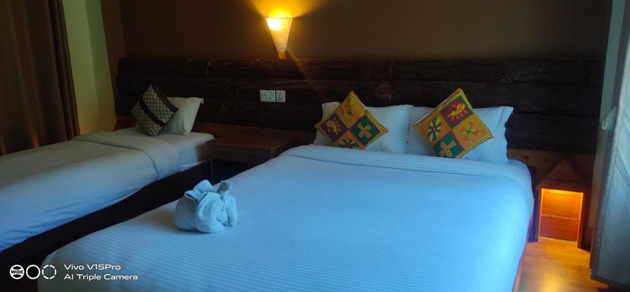 Hotel Hornbill Sauraha Luaran gambar
